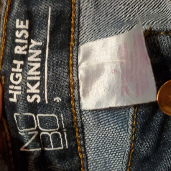 High rise, skinny jeans. - Picture 2 of 4